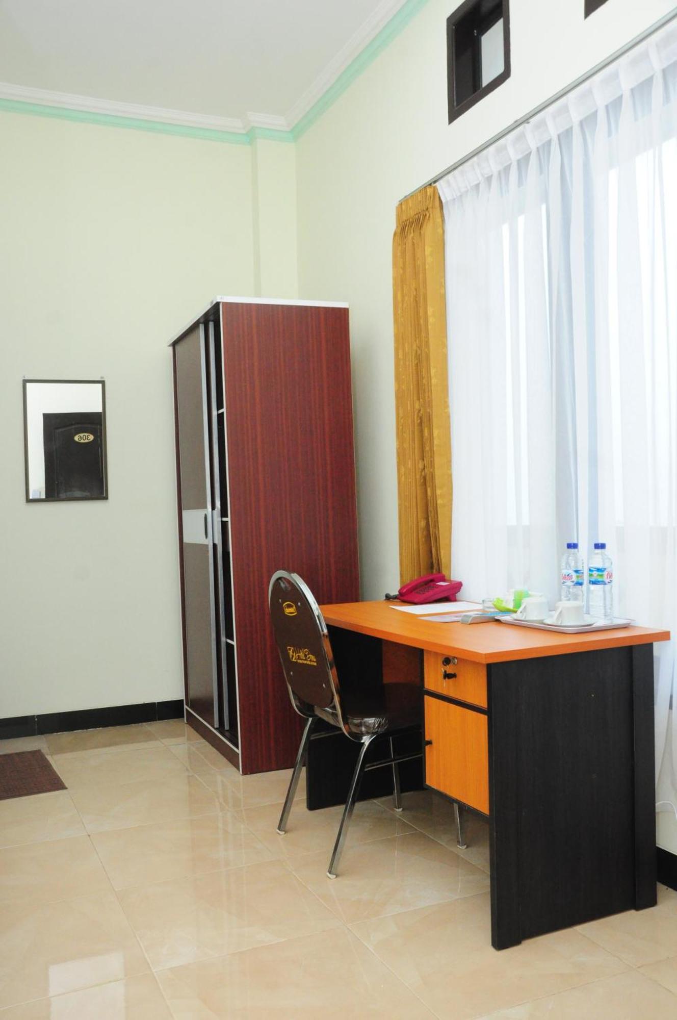 Dena Hotel Soe Exterior photo
