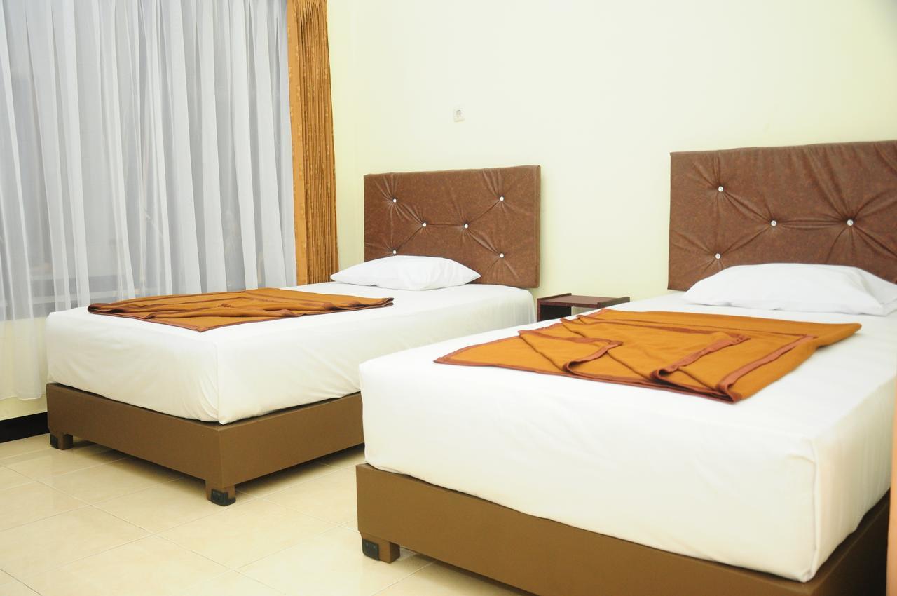 Dena Hotel Soe Exterior photo